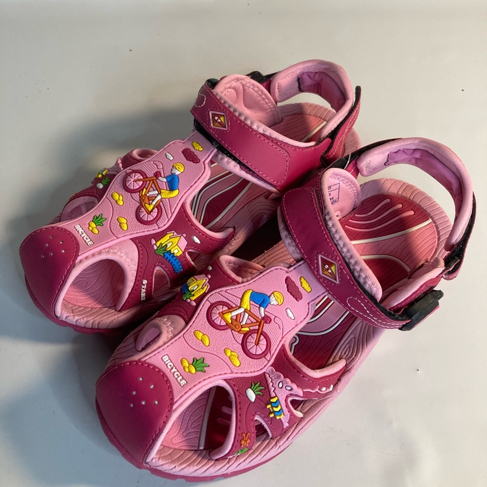 Gold pigeon bicycle pink girls sandals Nwt 34